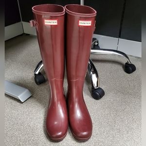 Hunter Refined tall rain boots burgundy size 9
